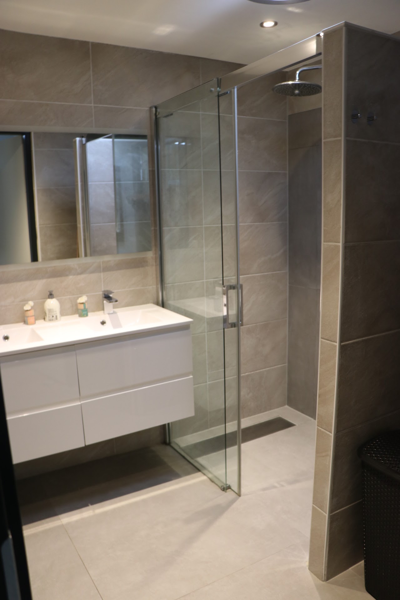 Badkamer 1 met regendouche