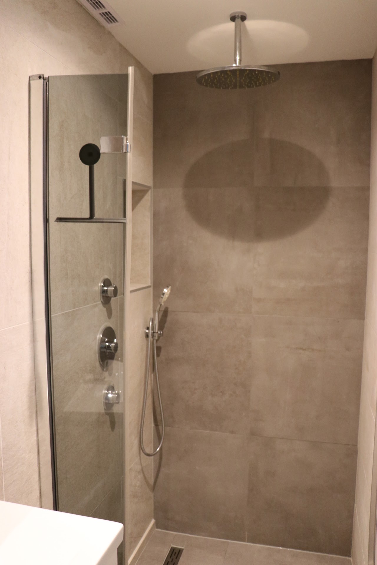 Badkamer 2 met regendouche