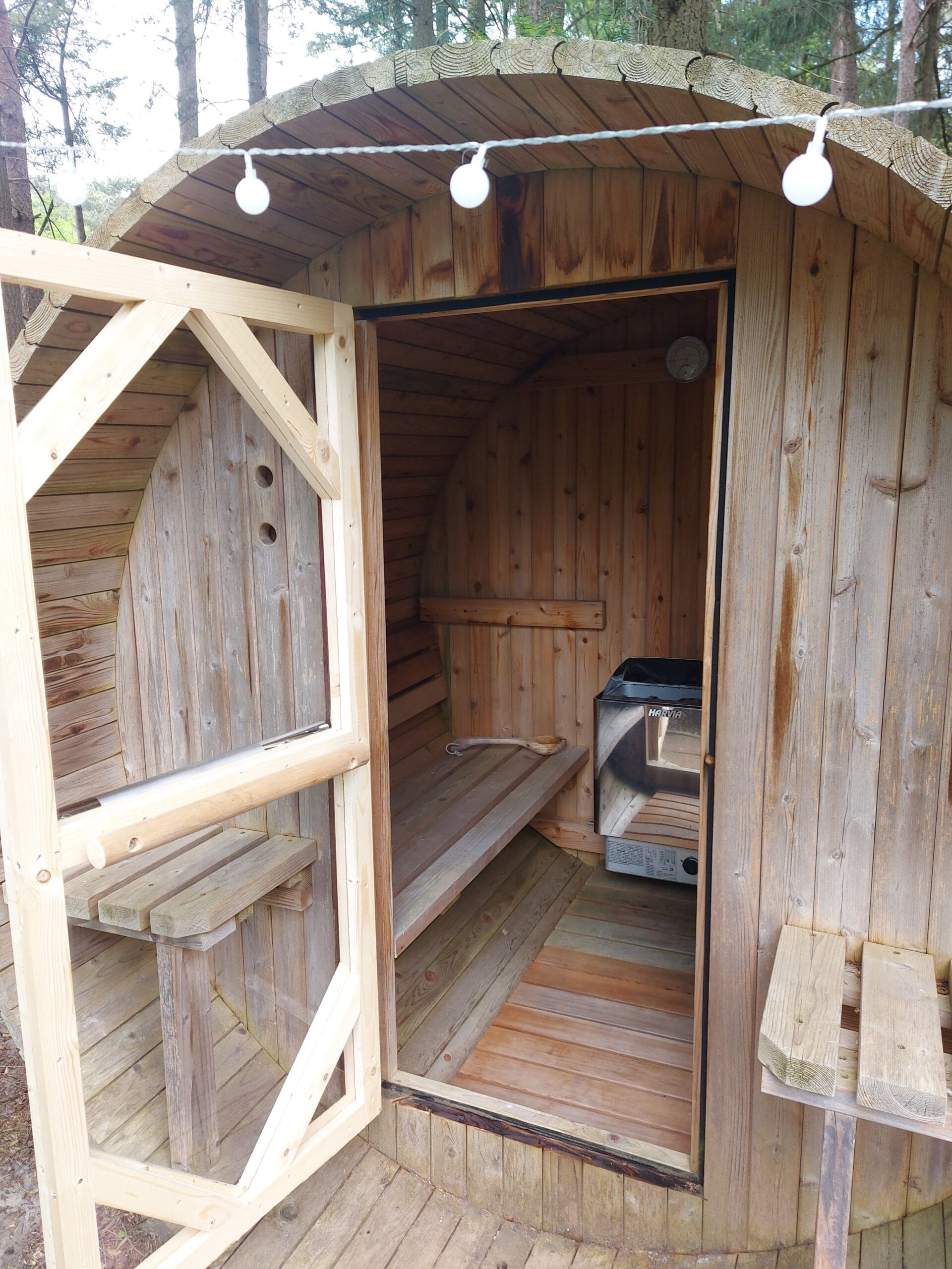 Houtgestookte barrelsauna op het bosperceel