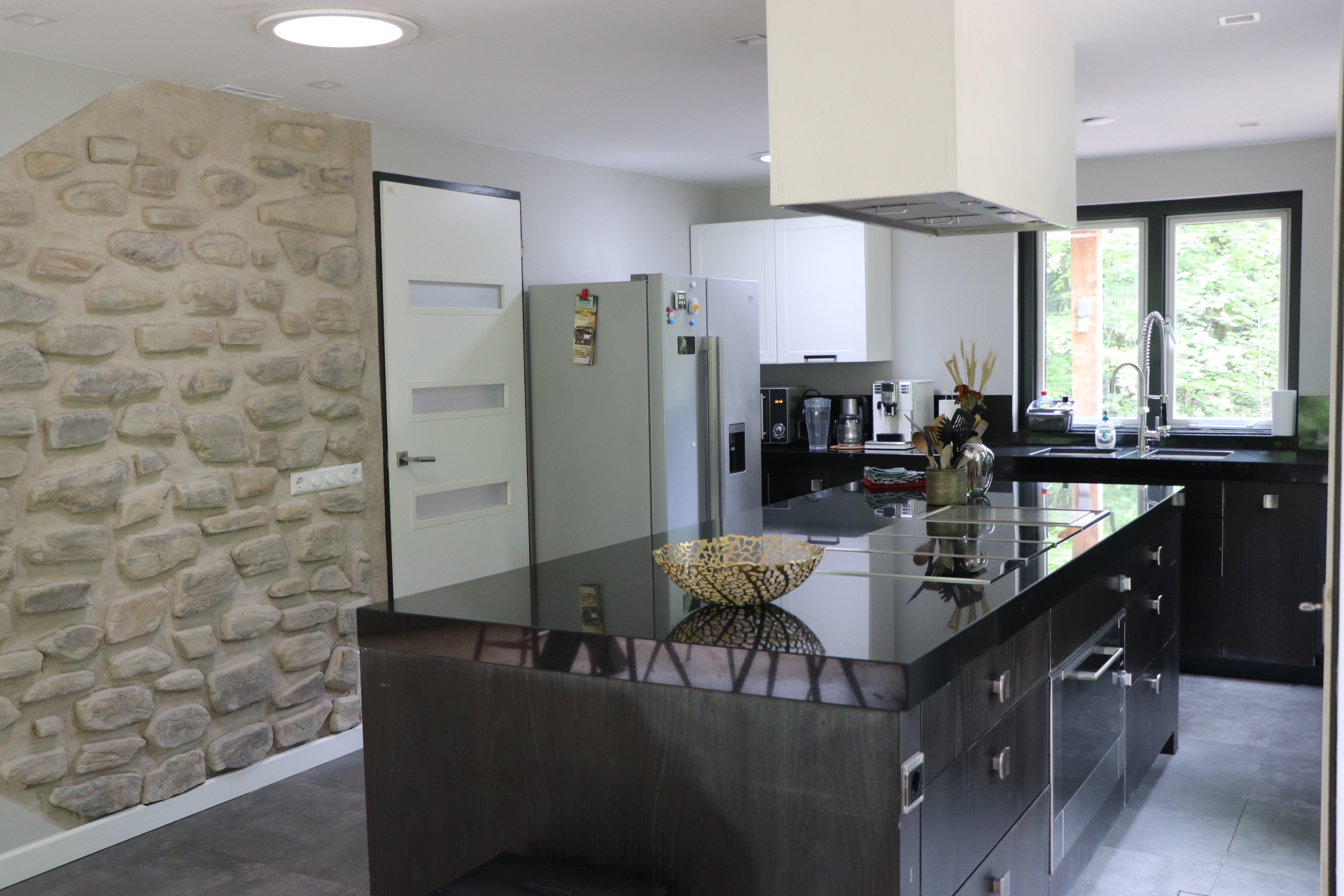 Volledig uitgeruste keuken met kookeiland