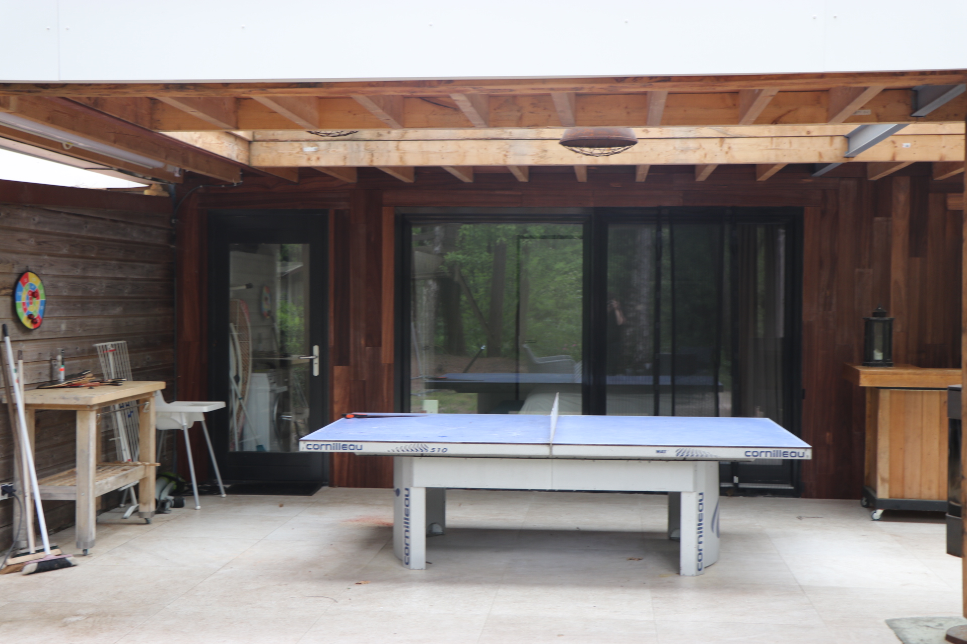 Overkapping met tuinmeubilair